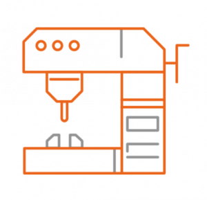 ikona_mdp-14-400×385 Szkic frezarki CNC z pionowym wrzecionem, trzema przyciskami sterującymi, uchwytem po prawej stronie oraz stołem roboczym poniżej z imadłem. Na rysunku wykorzystano pomarańczowe i szare linie na białym tle.